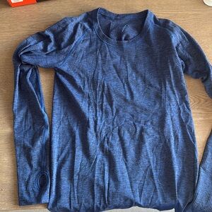 Ribbed long sleeve lululemon top.